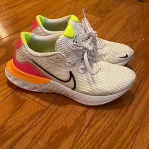 multicolored Nike sneakers. size 7